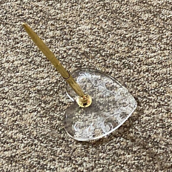 Heart-Shaped Clear and Gold Pen Holder - Picture 5 of 5